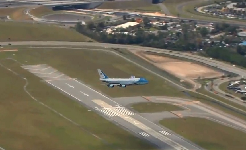 Americanii au publicat imagini cu aterizarea Air Force One, avionul lui Donald Trump, la Daytona Beach