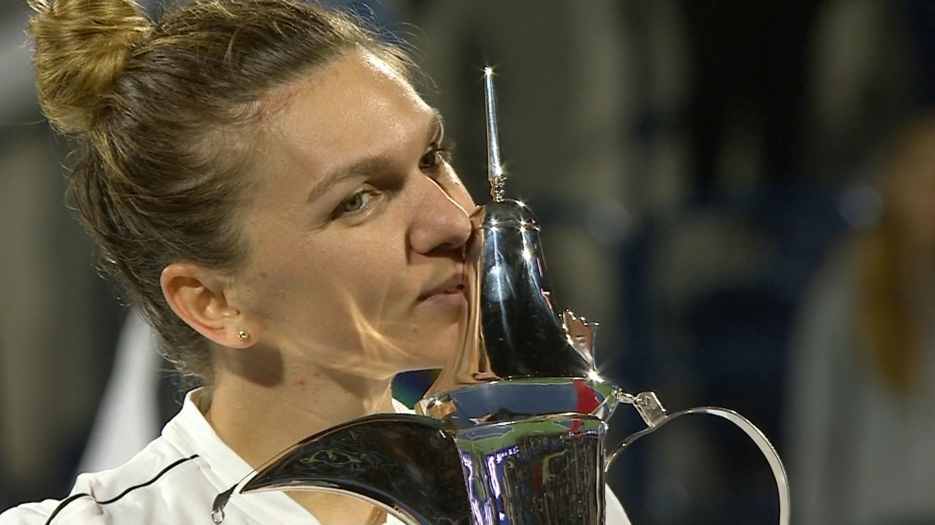 Imagini rare cu Simona Halep, după al 20-lea turneu câștigat! Vezi VIDEO cu festivitatea de premiere de la Dubai