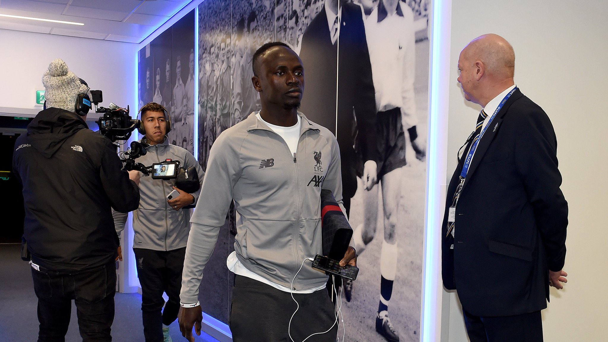 Sadio Mane, multimilionarul cu telefonul spart, face cheltuieli enorme pentru oamenii din locul în care s-a născut