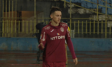 Alin Fică, fotbalistul înlocuit de Dan Petrescu după 24 de secunde / Foto: Captură Digi Sport