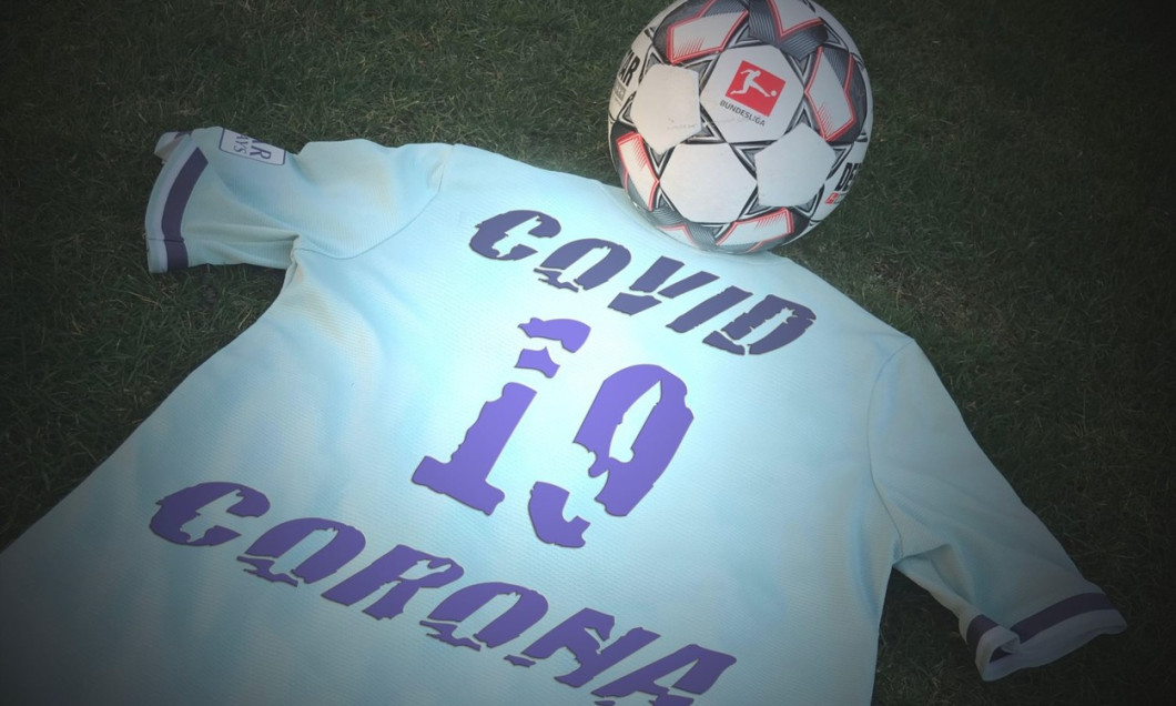 PHOTO ASSEMBLY: Themed image feature: Follow the corona pandemic on professional sports and the soccer leagues. It is completely open as to how it can be continued with soccer - when and whether it can be played again at all. The official soccer ball DERB