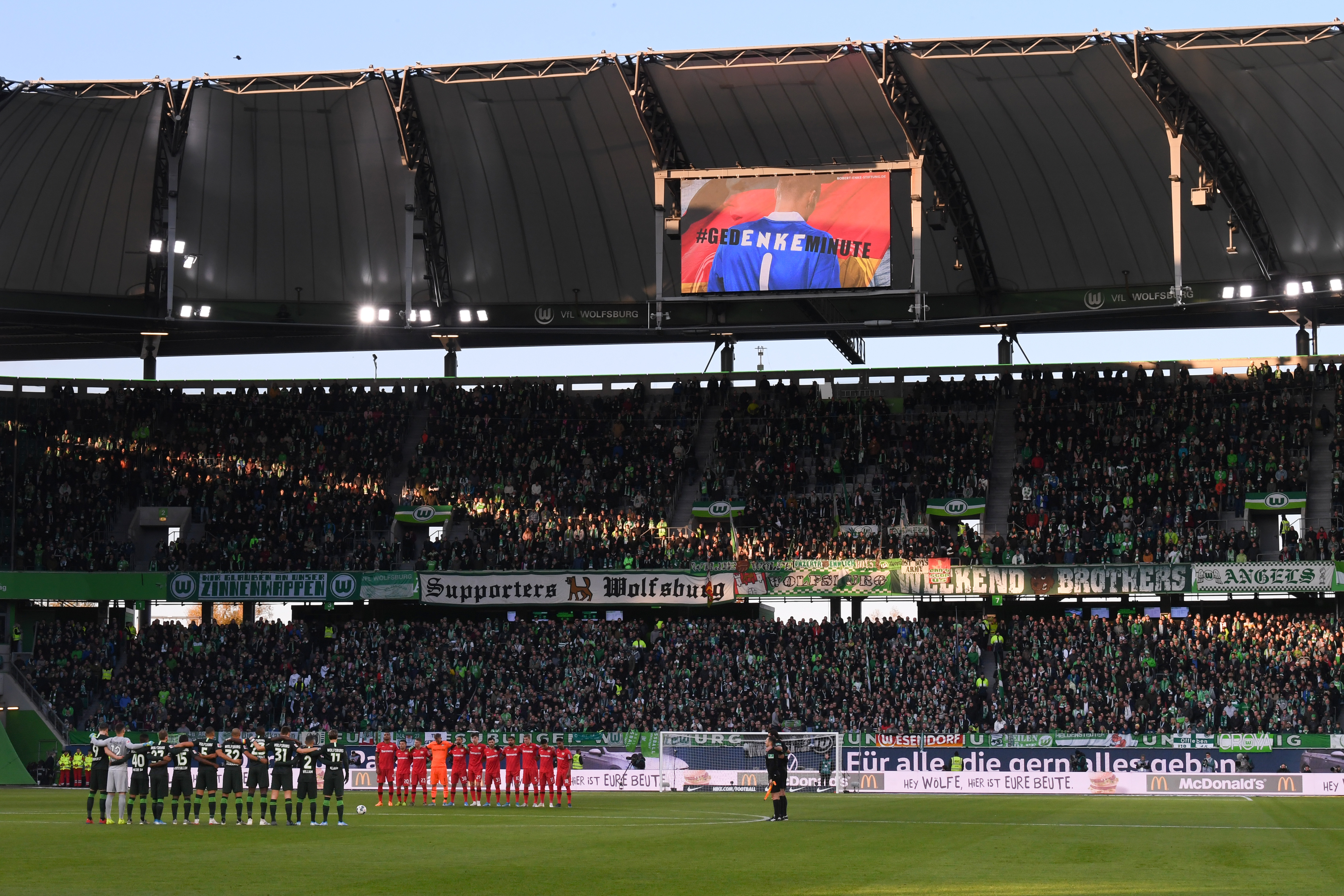 Primul club din Bundesliga care sfidează pandemia! Va relua astăzi antrenamentele. Câte cazuri s-au înregistrat în Germania