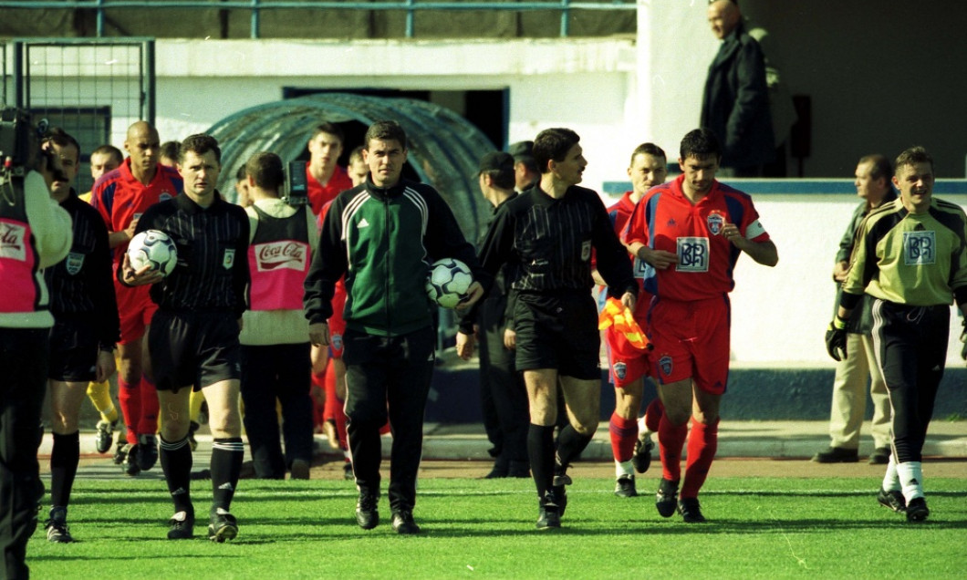 FOTBAL:PETROLUL PLOIESTI-STEAUA BUCURESTI, DIVIZIA A (21.04.2002)