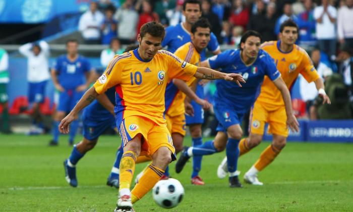 Italy v Romania - Group C Euro 2008