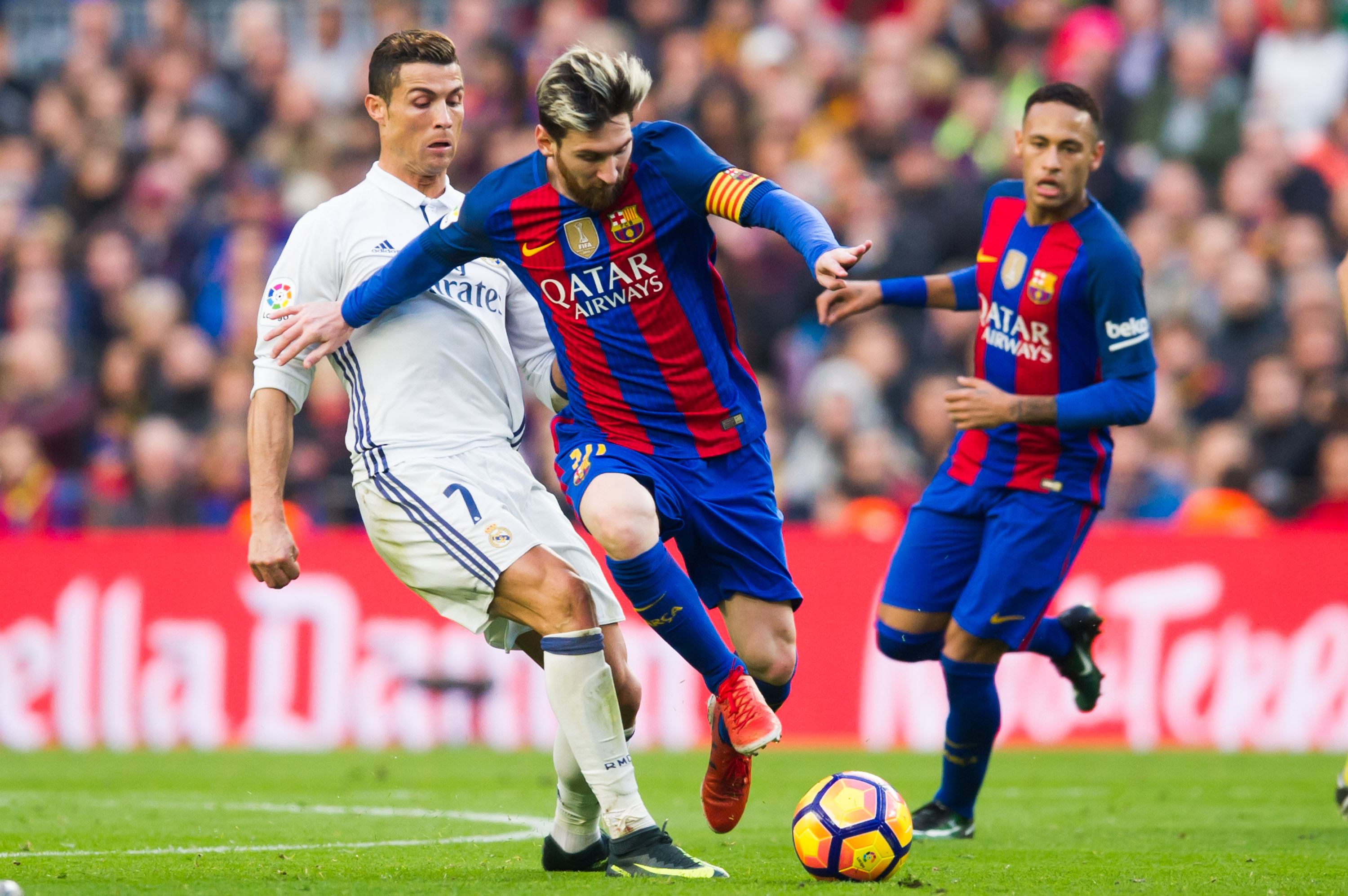 Cum ar fi fost?! Ronaldo și Messi puteau fi colegi: Nu voia să ajungă la Real, așa că i l-a oferit Barcelonei