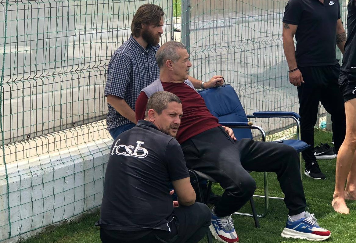 ”Becali vine mereu cu preoți la teren. Îi ajută pe bolnavi, face donații!”. Fotbalistul FCSB-ului, impresionat de patron