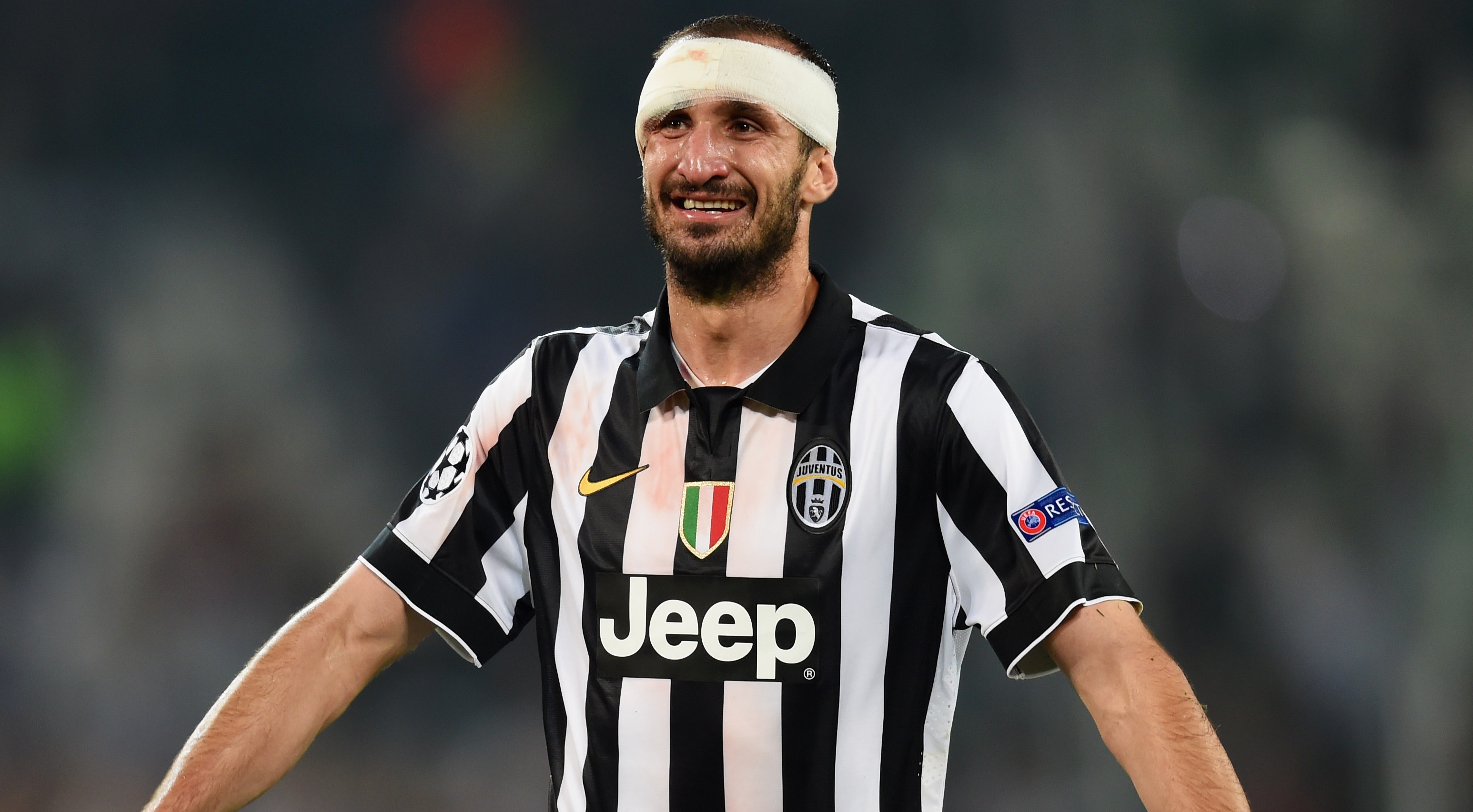 Juventus îl vrea pe viaţă pe Chiellini chiar dacă a recunoscut că a fost fan Milan în tinereţe. Răspunsul fundaşului