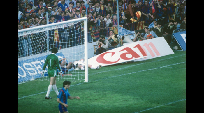 Ceaușescu with the 1986 European Champion's Cup winner team Steaua  Bucharest - Qwizzeria