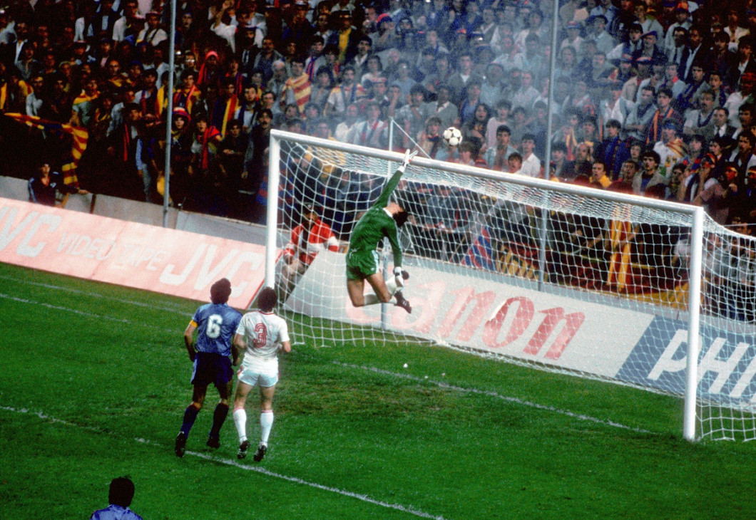 Soccer - European Cup - Final - Steaua Bucharest v Barcelona - Estadio Ramon Sanchez Pizjuan, Sevilla
