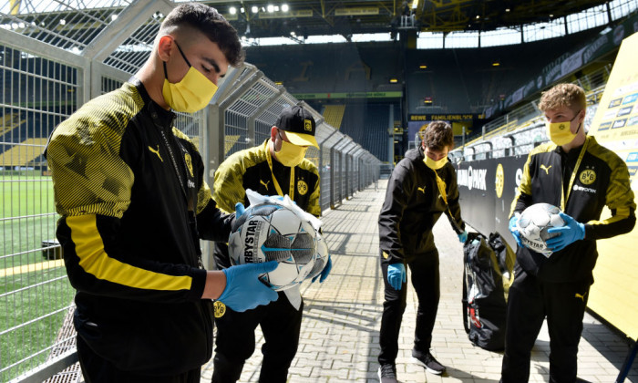 Borussia Dortmund v FC Schalke 04 - Bundesliga