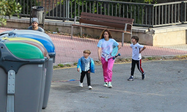 Gerard Pique and Shakira spotted with their kids on the streets of Barcelona without masks!