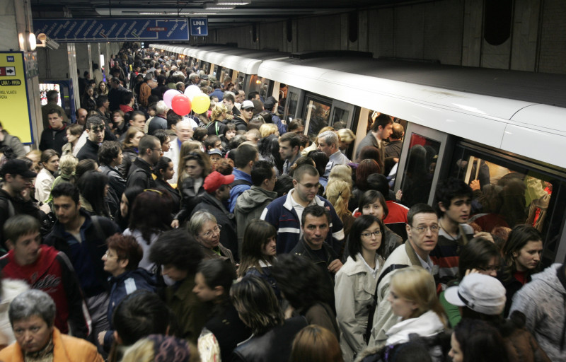 Ultimele trenuri vor pleca de la staţiile capăt de magistrală la ora 1, respectiv 1:30 noaptea | MEDIAFAX FOTO