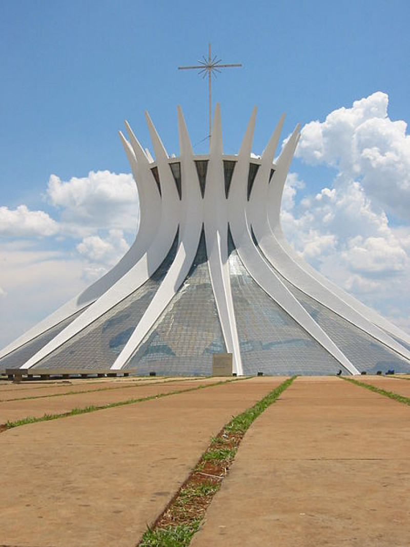 Catedral Metropolitana Nossa Senhora Aparecida, Brasilia | wikipedia.org