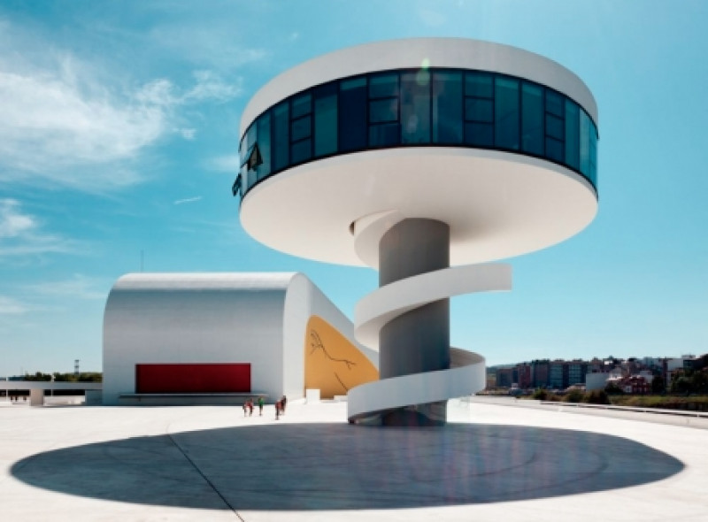 Centro Cultural Internacional Oscar Niemeyer / El Niemeyer, Aviles, Spania | wikipedia.org