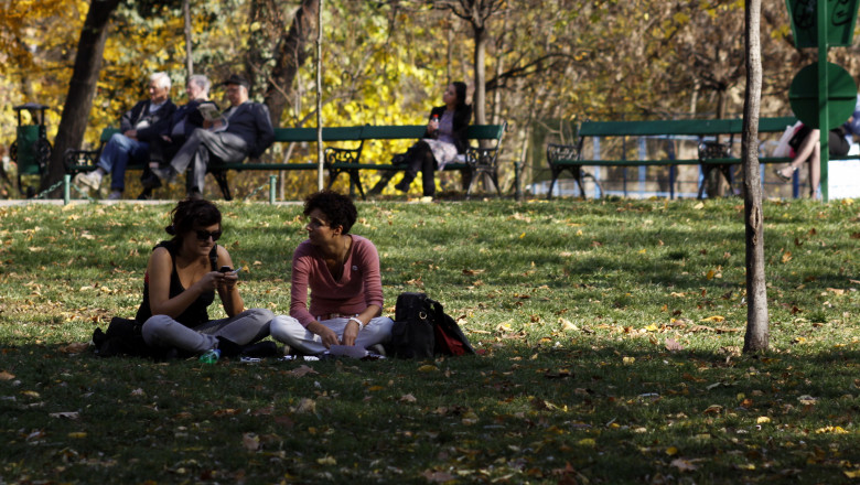 oameni parc mediafax