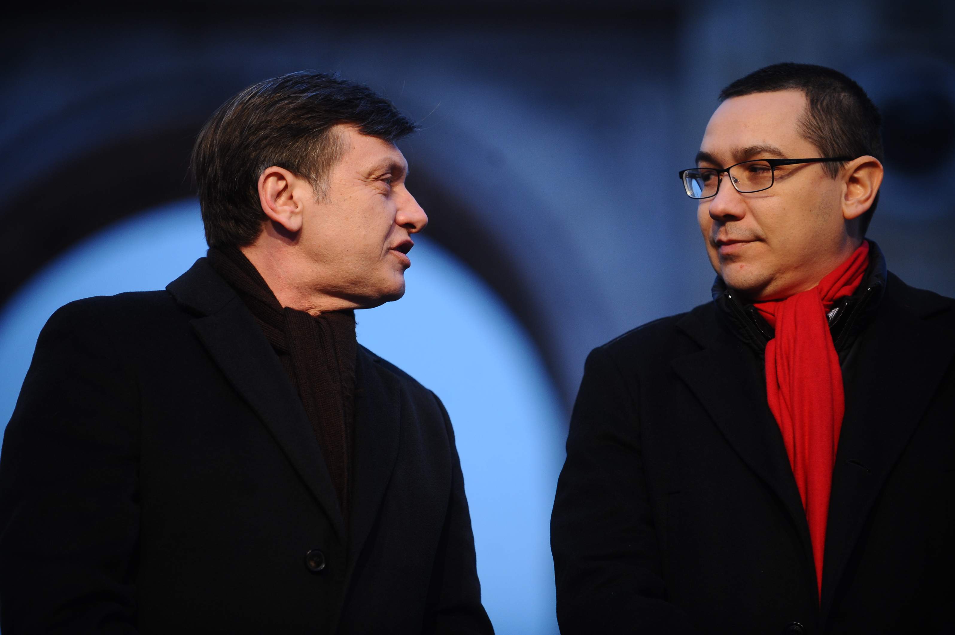 Crin Antonescu, către Victor Ponta: „Retrage-l, domnule Ghiţă, te face de râs, ne face de râs pe toţi”