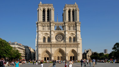 Cath-drale-Notre-Dame-in-paris