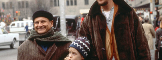 Macaulay Culkin, Joe Pesci și Daniel Stern în Home Alone