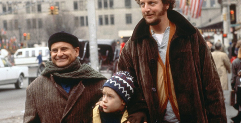 Macaulay Culkin, Joe Pesci și Daniel Stern în Home Alone