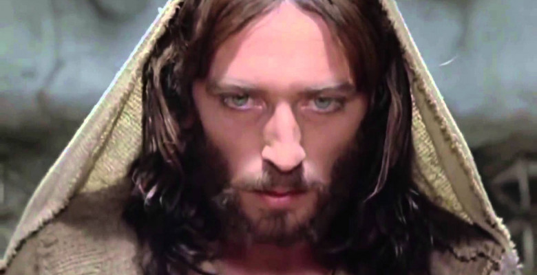 incomplete Social studies Enroll A fascinat cu rolul din "Iisus din Nazaret". Cum arata acum actorul Robert  Powell si cum l-a marcat filmul biblic