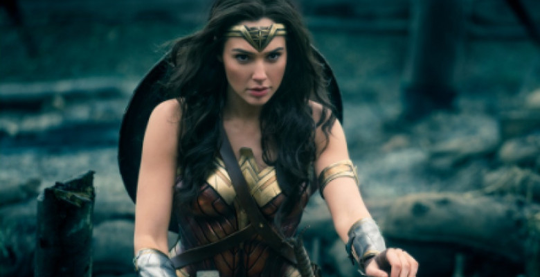 Gal Gadot în rolul Wonder Woman