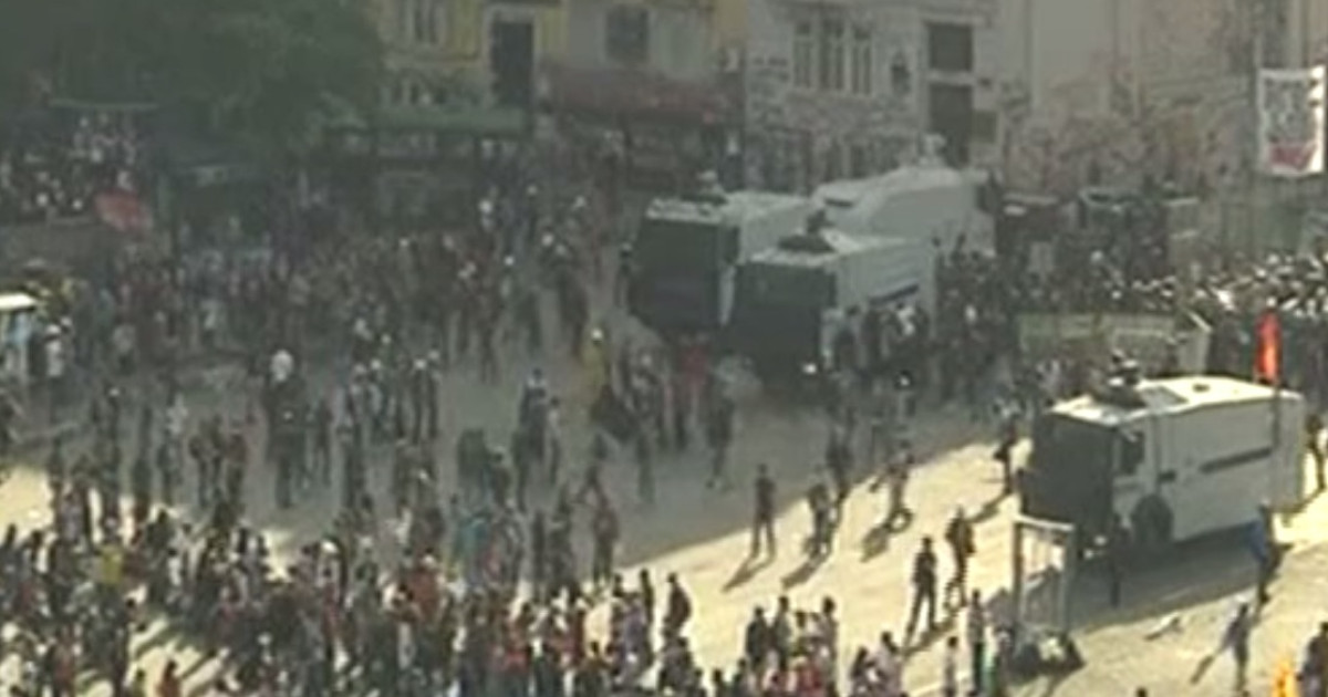Turcia. Scutierii au intrat în Piața Taksim. Justificare Manifestanţii pătează imaginea ţării Turcia. Scutierii au intrat în Piața Taksim. Justificare Manifestanţii pătează imaginea ţării