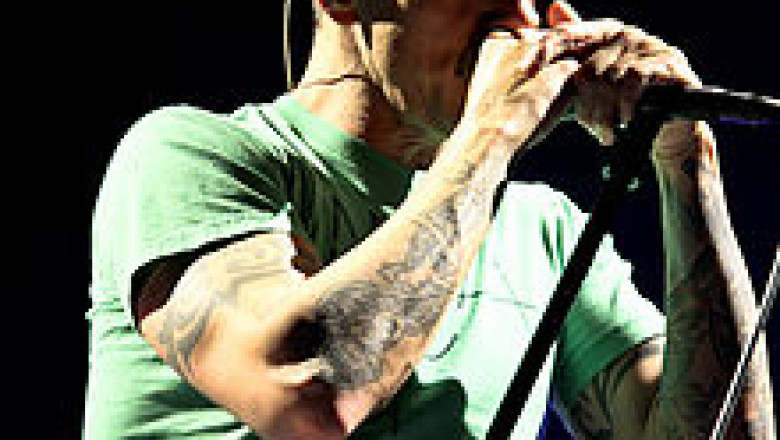 220px-Anthony Kiedis at Prudential Center 1