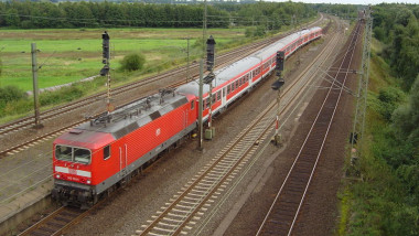 800px-RE Deutsche Bahn AG Maschen GFDL 1