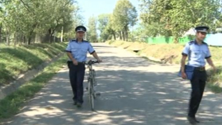 politisti pe biciclete