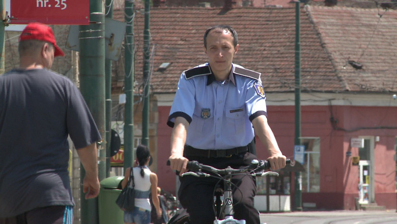 politist local bicicleta