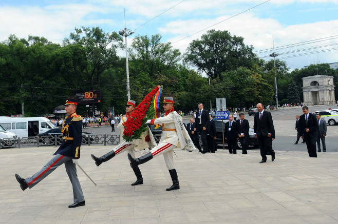 basescu moldova 8