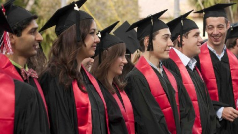 Stanford-Graduates-460x250
