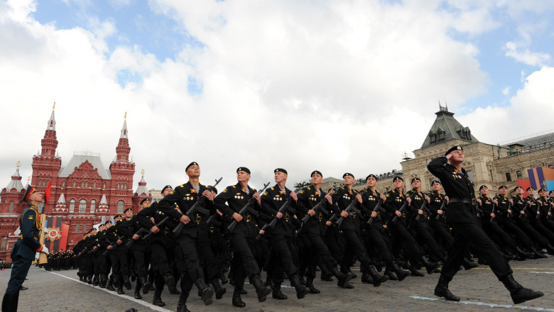 militari rusi la parada de Ziua Victoriei mfax