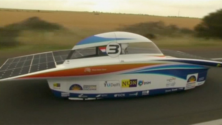 Nuon-Solar-Team-out-in-fr-005