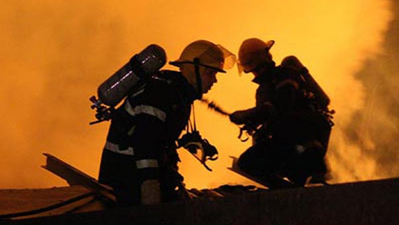 pompieri-noaptea-costi-tudor
