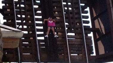 55-year-old-woman-got-stuck-on-a-railroad-bridge