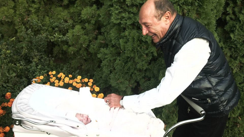 Traian Basescu plimbare 3