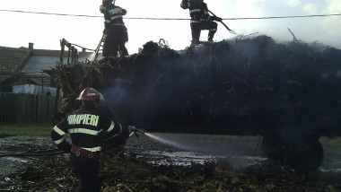 incendiu pompieri tulei remorca Salonta