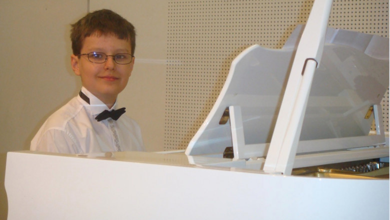 pianist crop 1