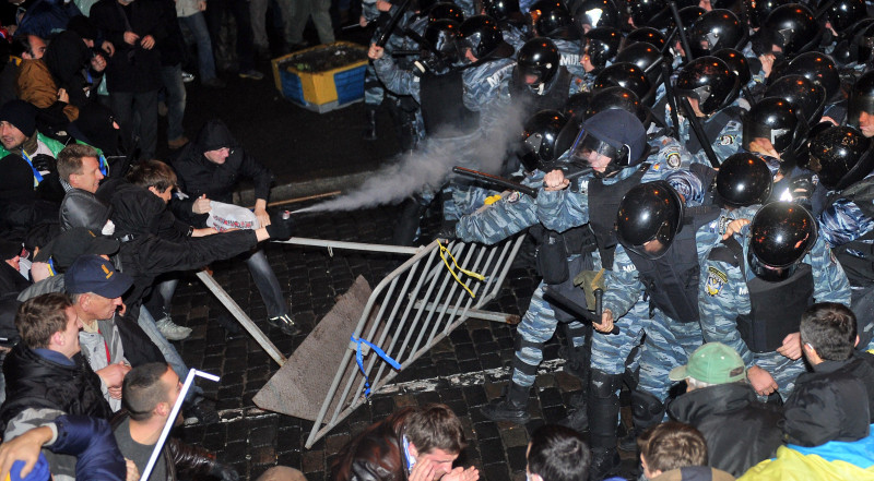 Proteste violente Kiev Ucraina 25 noiembrie 2013 2 -AFP Mediafax Foto-GENIA SAVILOV