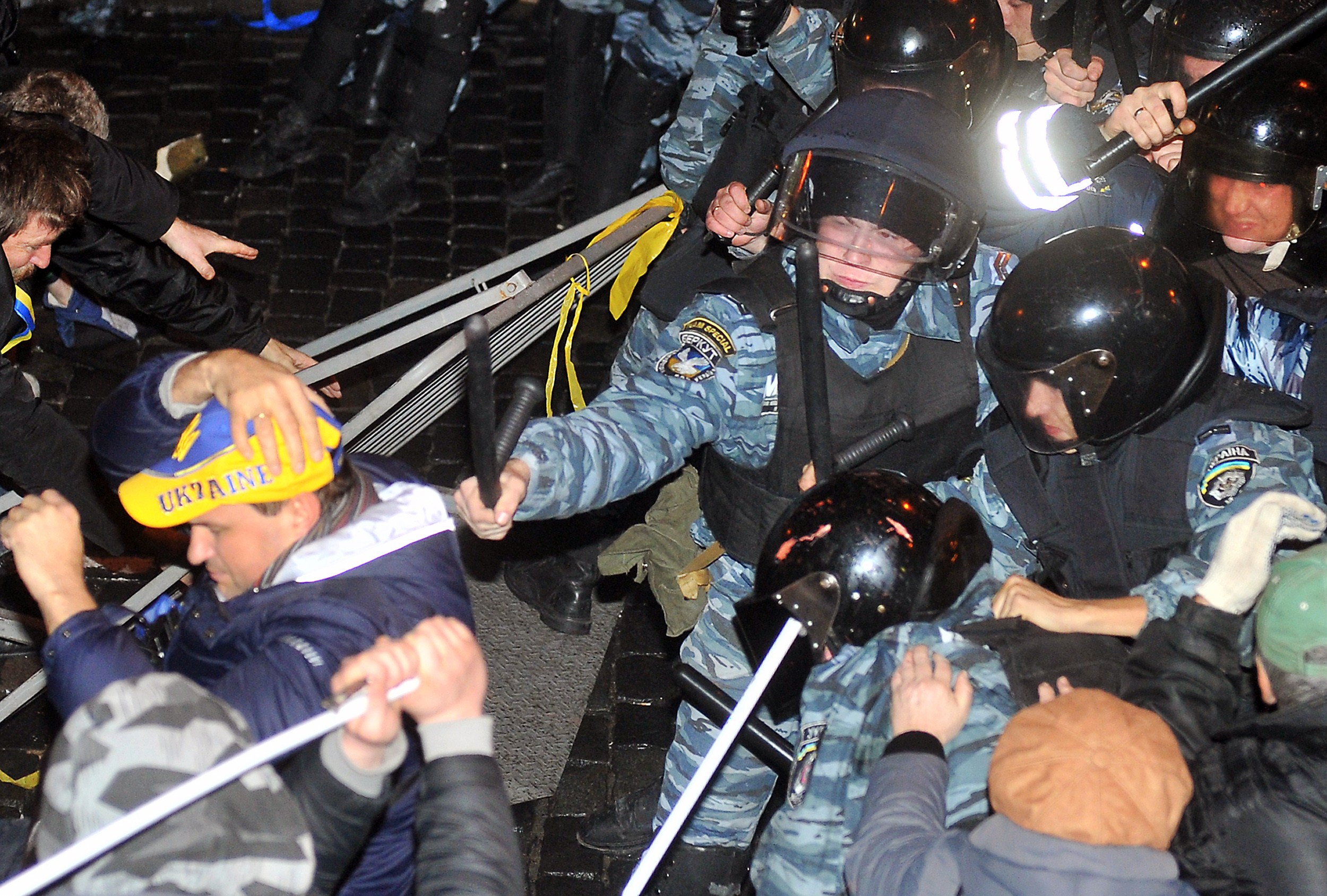 Proteste violente Kiev Ucraina 25 noiembrie 2013 1 -AFP Mediafax Foto-GENIA SAVILOV