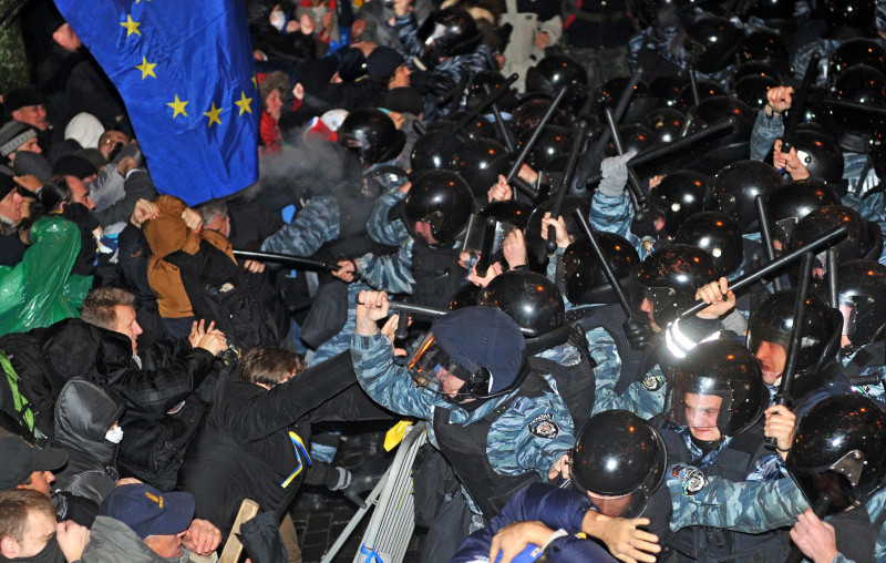 proteste violente kiev ucraina noiembrie 2013 - AFP Mediafax Foto-GENYA SAVILOV-1