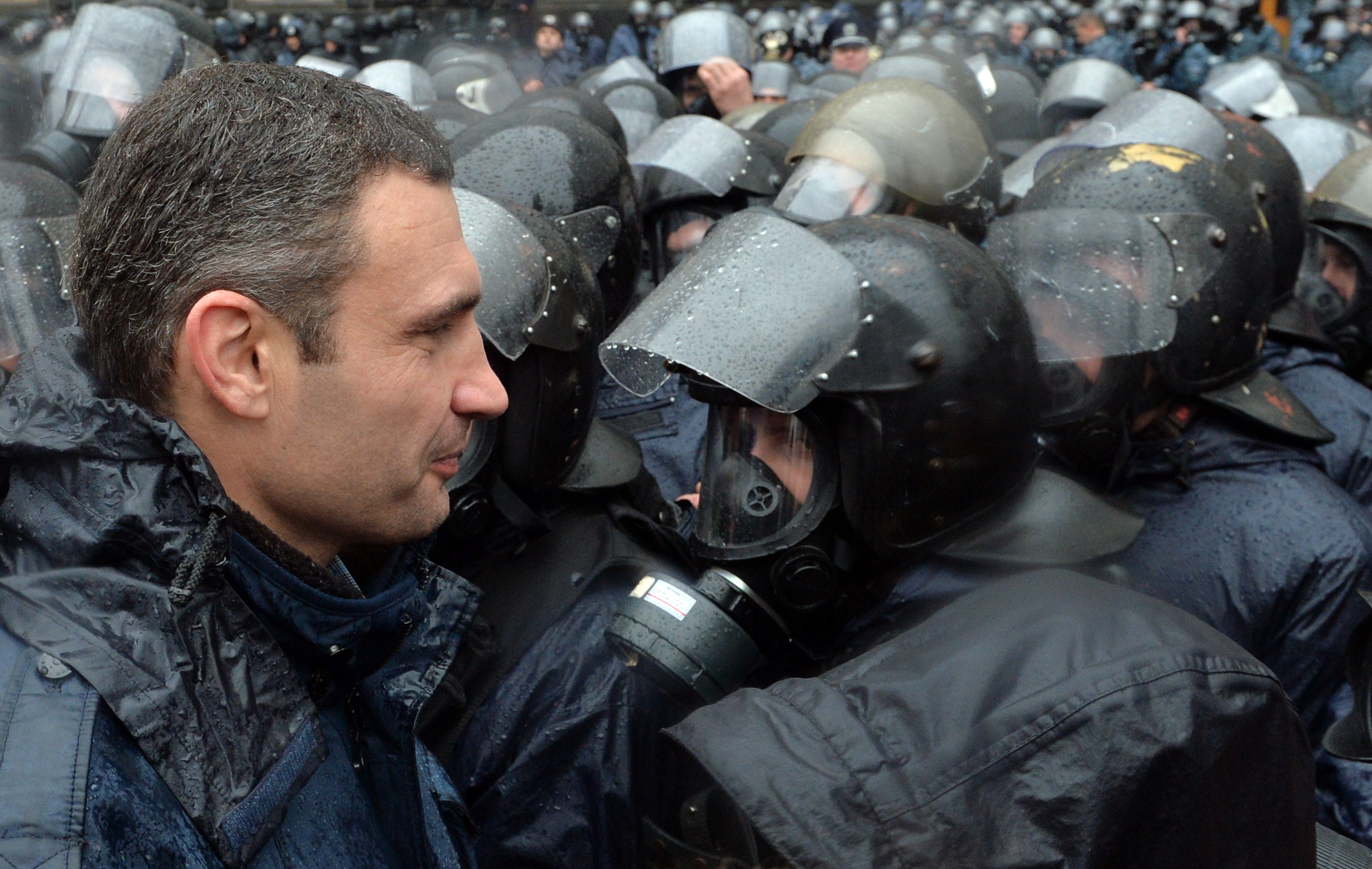 Vitaliy Klitschko la proteste violente Kiev Ucraina 25 noiembrie 2013 1 -AFP Mediafax Foto-Sergei SUPINSKY