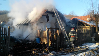 incendiu casa sat iarna 111213