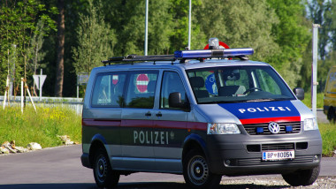 Austria polizei transporter by ShadowPhotography