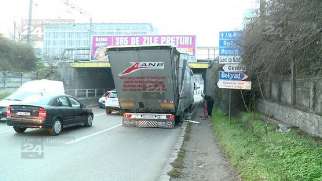 accident pasajul Jiul 01