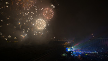 artificii piata constitutiei - 6325989-Mediafax Foto-Silviu Matei