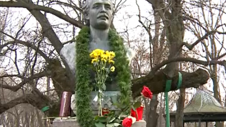 bust eminescu