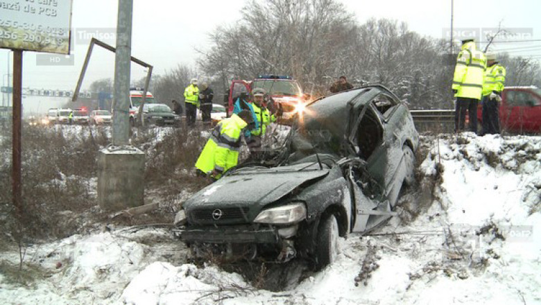 VIDEO  Accident grav pe centura ocolitoare a Timișoarei. Un autoturism s-a ciocnit cu un camion. Șoferul mașinii a murit