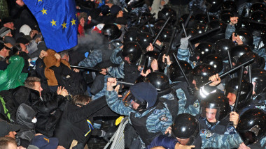 proteste violente kiev ucraina noiembrie 2013 - AFP Mediafax Foto-GENYA SAVILOV 1